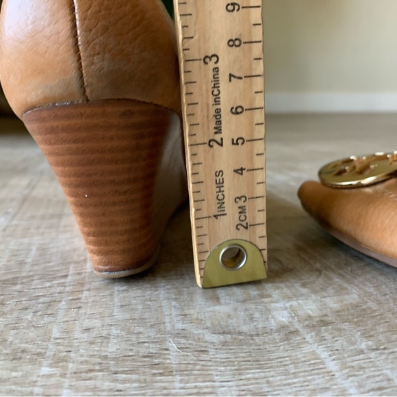 Tory Burch Women’s Selma Open Toe Wedge sandal shoe sz 9.5 beige 2.5” logo - Picture 7 of 15